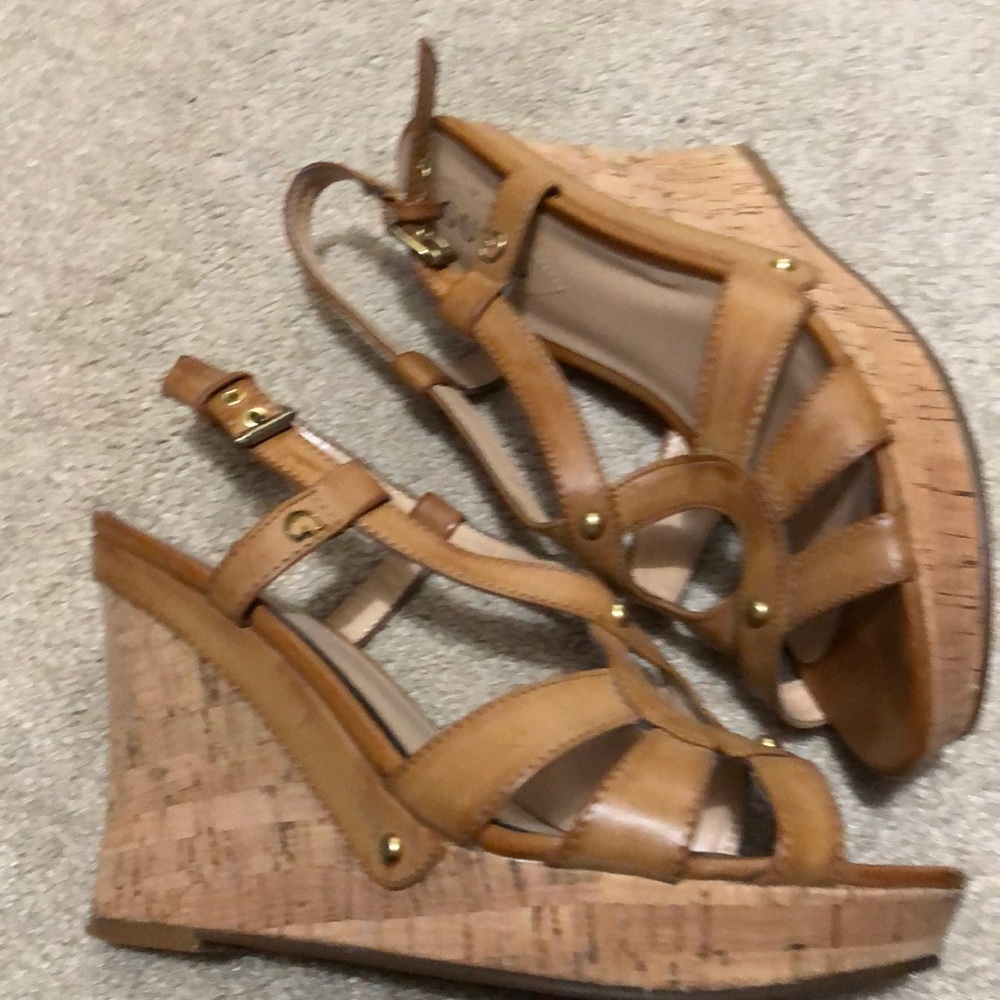 Guess size 8 wedge sandal